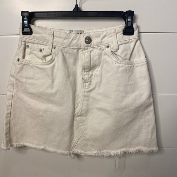 Urban Outfitters XS White Mini - Picture 3 of 5